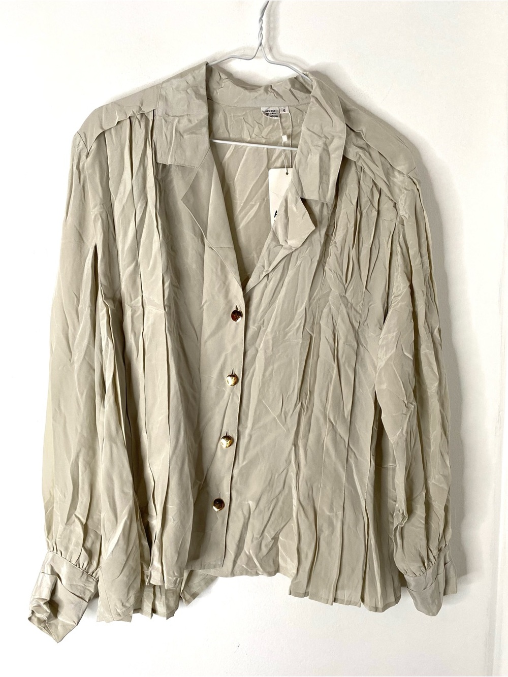 Vintage 100% Silk Pleated Blouse Neutral Gray Gold Buttons Long Sleeve